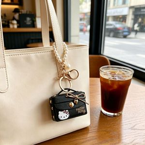 Lindo Llavero Colgante de Gato Mini de Piel Sintética con Bolso Cuadrado Pequeño, Lazo Dulce, Cordón de Perlas y Almacenamiento para Auriculares, Estilo Retro Hello - Product Image 2