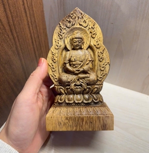 Mini Estatua de Buda Guardián de Agarwood Vietnamita de Alta Calidad, Madera de Agar Vietnamita Tok – Tallado CNC de Precisión, 14 cm de Altura - Product Image 1