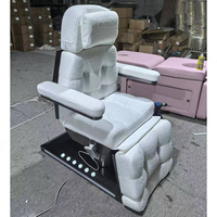 Table de massage électrique au design moderne et créatif, en cuir synthétique capitonné, avec base dorée et 4 moteurs, pour salon de beauté et esthétique