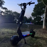 Scooter électrique tout-terrain robuste Geofought R7 72V 8000W 11 pouces 100 km/h 50 mph Scooter électrique rapide Batterie 40Ah pour la conduite sur sentier