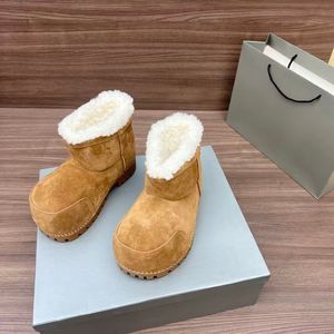 Botas de Nieve Blancas de Piel de Alasca - Unisex, Forro de Felpa para Invierno/Otoño, Antideslizantes, Diseño de Calidad, Cálidas y Cómodas - Product Image 3