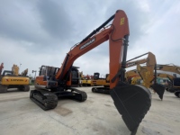 Potente Excavadora Usada DOOSAN DX300 con Orugas Reforzadas para Nivelación de Caminos de Acceso Empinados en Operaciones de Canteras