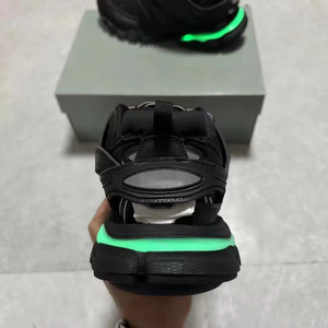 Dropshipping Sneakers de luxe originales, mode rétro, tendance 2026, B B Track 3.0, chaussures de créateur avec éclairage LED, chaussures décontractées pour femmes, chaussures pour hommes - Product Image 6