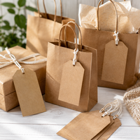 Étiquettes suspendues en papier kraft vierges avec ficelle |   Étiquettes cadeaux marron avec œillet métallique doré et corde en coton pour vêtements