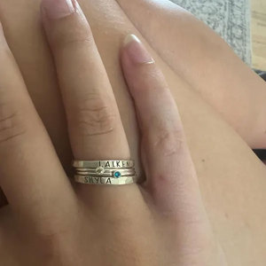 Tùy Chỉnh Tên Xếp Chồng Lên Nhau Nhẫn Thiết Lập Cá Nhân 4-Mảnh Brass Birthstone Đồ Trang Sức Quà Tặng Cho Phụ Nữ Kỷ Niệm Của Mẹ Ngày Tốt Nghiệp - Product Image 4