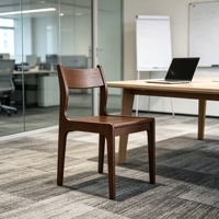 Silla de comedor de madera maciza de boj con respaldo de listones curvos y patas delanteras cónicas, mobiliario moderno minimalista para contratos, venta al por mayor.