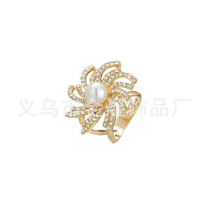 Clip de foulard en perles d'eau douce et strass pour femme, broche de soirée en alliage de zinc sertie de strass SK007 - Product Image 5