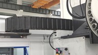 Fraiseuse et perceuse automatique pour profilés en aluminium