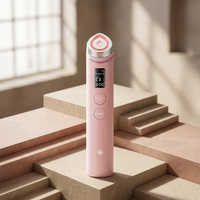 Appareil de beauté facial Medicube AGE-R Booster Pro rose 6-en-1 pour raffermir, éclaircir et prendre soin des pores