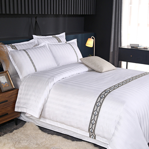 Ensemble <span class=keywords><strong>de</strong></span> draps <span class=keywords><strong>de</strong></span> <span class=keywords><strong>lit</strong></span> style vintage couvre-<span class=keywords><strong>lit</strong></span> king size <span class=keywords><strong>de</strong></span> luxe personnalisé <span class=keywords><strong>pour</strong></span> l'hôtel - Product Image 4