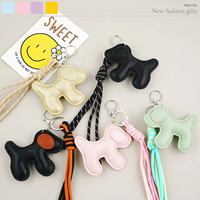 Porte-clés tendance en cuir PU motif chien de dessin animé avec impression UV personnalisable pour sacs et accessoires de téléphone pour femmes