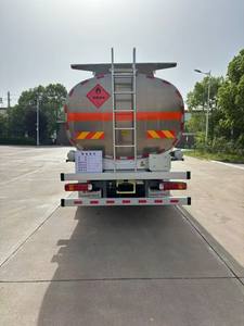 Camión <span class=keywords><strong>Cisterna</strong></span> de Combustible SINOTRUK HOWO 8x4, 30000L, 400HP, Diésel, para Exportación - Product Image 3