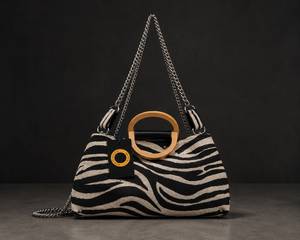 Borsa in Materiale Mat-b ZEBRA Fatta a Mano in Italia Design di Alta Gamma Personalizzato PVC Cotone Sostenibile Stile Rock Classico Borse Tote da Donna - Product Image 1