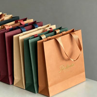 Sac de courses minimaliste de luxe en carton blanc ivoire recyclable avec poignée sérigraphiée, acceptant logo et illustration personnalisés, côtés renforcés pour