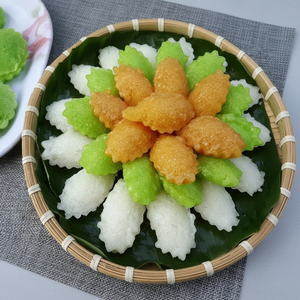 Gâteau de farine de blé cuit à la vapeur / Gâteau vietnamien en nid d'abeille surgelé au lait de coco Dessert cuit à la vapeur Fabricant de marques privées - Product Image 1