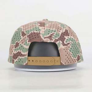 Gorra Snapback OEM Personalizada de 5 Paneles con Parche de Cuero Deportivo, Diseño de Camuflaje 'Old School Duck', Agujeros Cortados con Láser y Logotipo, Venta al por Mayor - Product Image 6