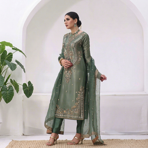 Conjunto de Kurti y Pantalón de Seda Choo Bordado en Verde Salvia, Traje para Invitadas de Boda India - Product Image 1