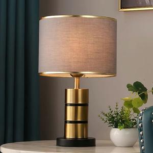 Elegante Lámpara de Escritorio LED para Mujeres Jóvenes, Táctil, Nuevo Diseño de Lujo Ligero para Crear una Atmósfera Sofisticada en Dormitorios - Product Image 4