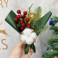 Boîte cadeau de bouquet de Noël DIY, cadeau créatif assorti, cône de pin, aiguilles de pin, baies rouges, décoration de Noël, bouquet créatif