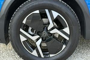 Voiture d'occasion propre, <span class=keywords><strong>Peugeot</strong></span> <span class=keywords><strong>2008</strong></span> 1.2 Pure Tech Allure S&S EAT8 SUV 2023, prête à être expédiée - Product Image 6