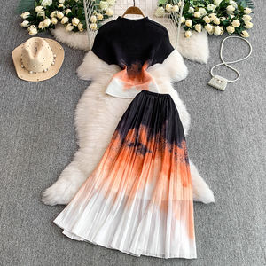 Haut de gamme femmes deux pièces ensembles nouvelle mode élégant bureau dames à manches courtes T-shirt + longue Maxi jupe plissée deux pièces ensemble - Product Image 2