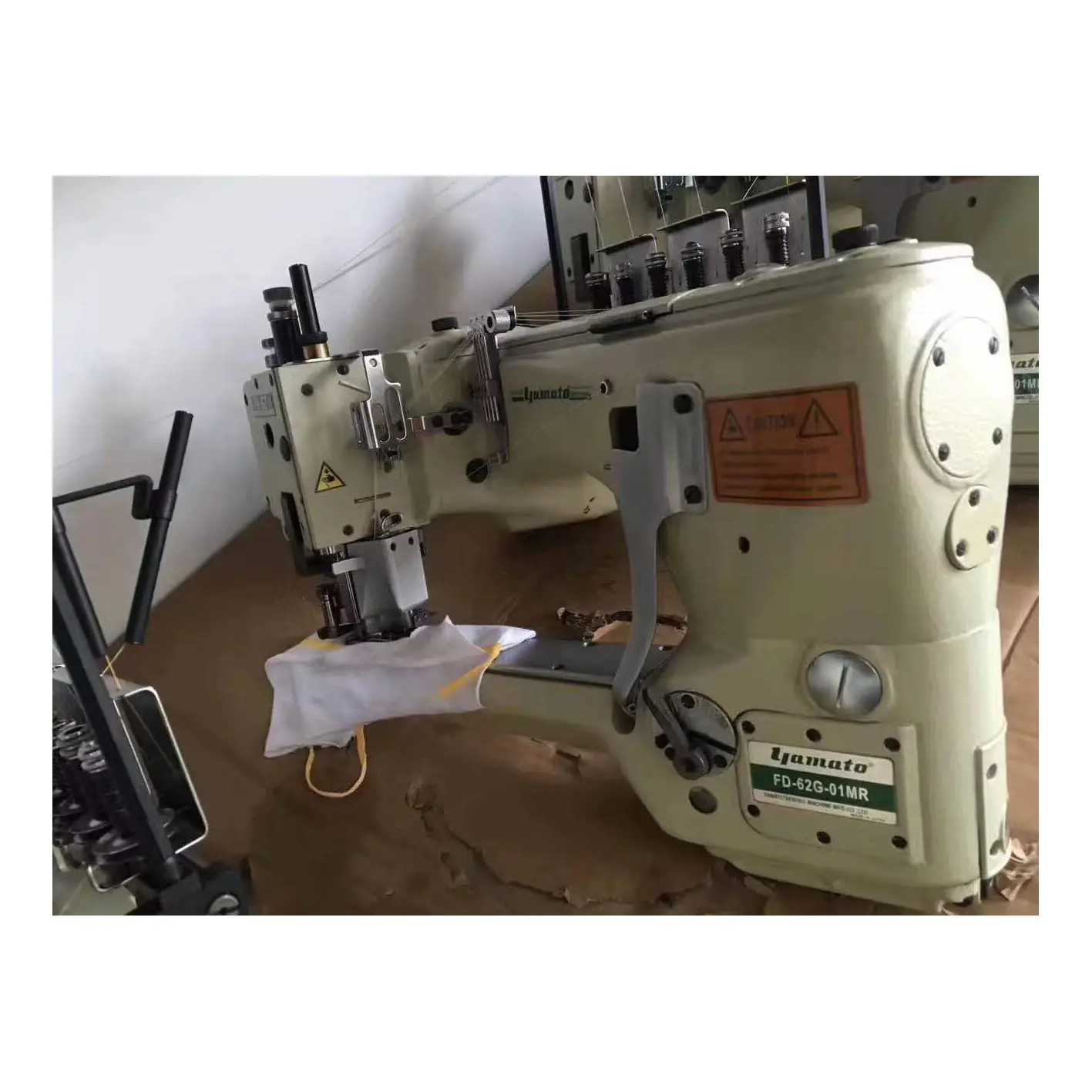 Máquina de costura usado de alta qualidade yamato fd6200, alimentação-off-the-arm 4 agulha 6 fio de costura chapada