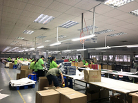 Fabrication professionnelle en gros cartes solitaires personnalisées 4 couleurs 300gsm papier doux au toucher boîte d'emballage jeu de poker