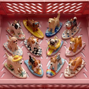 Porte-clés mignon chien surfiste, <span class=keywords><strong>mini</strong></span> chien sur planche de surf, breloque de sac, pendentif artisanal DIY, accessoire de plage estival pour femmes et filles - Product Image 1