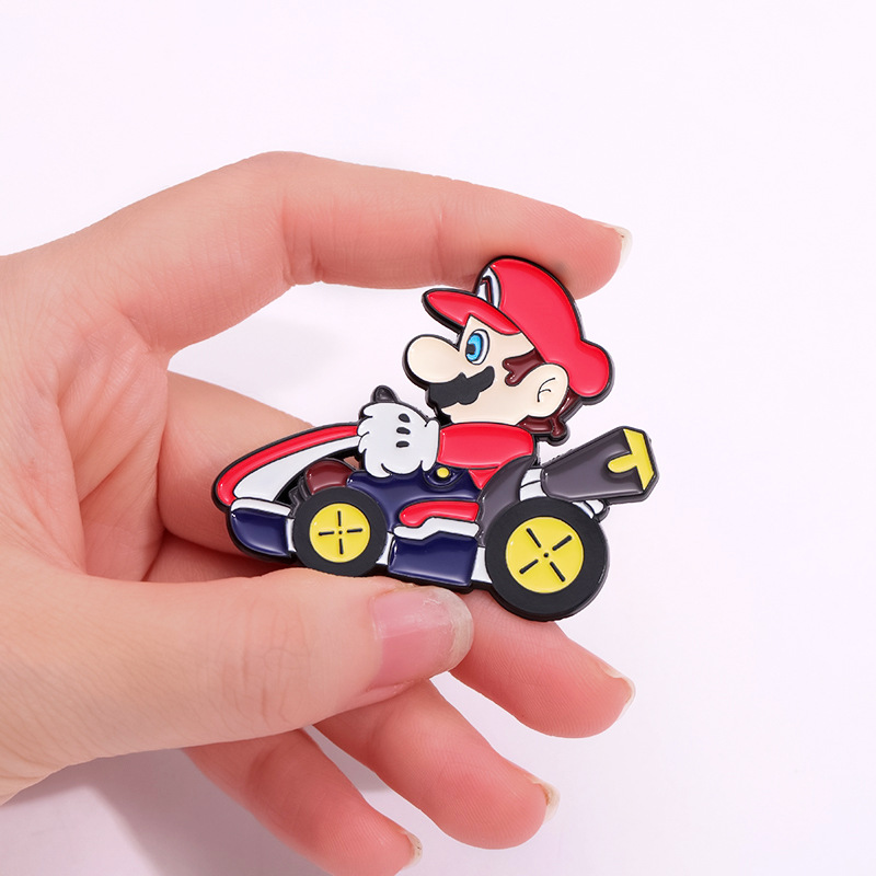 Bros kartun lucu baru Luigi hero enamel pin Kart Mario pin permainan video sepeda motor