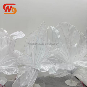 Flor Gigante de Organza Blanca Lisa, Decoración de Flores de Papel Hechas a Mano para Bodas - Product Image 3