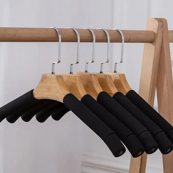 Cintres noirs cintre en gros sous-vêtements antidérapants chemise robe costumes cintre