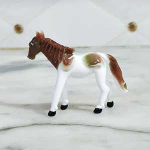 Figura de Caballo de Cristal Marrón y Blanco, Modelo Realista de Pony de Pie, Escultura de Animal, Decoración de Escritorio - Product Image 1