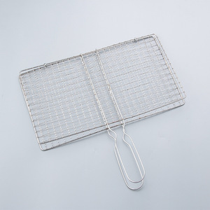 Grille de <span class=keywords><strong>barbecue</strong></span> en acier inoxydable soudée à trous carrés avec poignée résistante à la chaleur, portable <span class=keywords><strong>pour</strong></span> le camping en extérieur et l'utilisation en <span class=keywords><strong>gabion</strong></span> - Product Image 4
