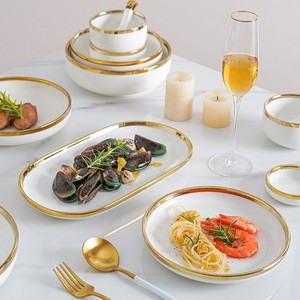 Coffret cadeau <span class=keywords><strong>de</strong></span> vaisselle en céramique blanc <span class=keywords><strong>et</strong></span> <span class=keywords><strong>or</strong></span>, luxueux, bordure dorée, réutilisable pour les fêtes <span class=keywords><strong>de</strong></span> famille, les réceptions <span class=keywords><strong>et</strong></span> les mariages - Product Image 2