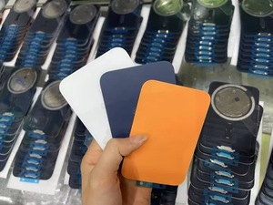 <span class=keywords><strong>Cover</strong></span> Posteriore Magnetica in Vetro per <span class=keywords><strong>iPhone</strong></span> 17 Pro/17 Pro Max con Design a Barre - Product Image 3