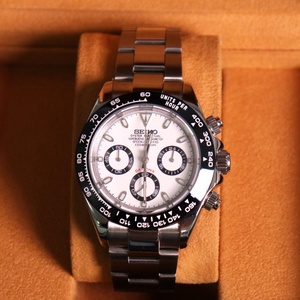 Montre-bracelet Seiko étanche noire et blanche à faible MOQ, montre à quartz pour homme avec bracelet en acier, style mode et affaires - Product Image 3