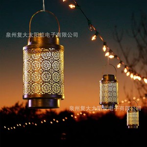 Lanterne solaire en fer pour extérieur, style rétro, découpe à points, décoration de jardin en métal, lumière suspendue, résistante à l'eau, LED - Product Image 3