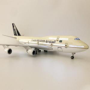 Modèle d'avion en résine Boeing B747 de <span class=keywords><strong>Saudi</strong></span> Arabian <span class=keywords><strong>Airlines</strong></span> à l'échelle 1/150, 47 cm, avec LED et train d'atterrissage, objet de collection - Product Image 2