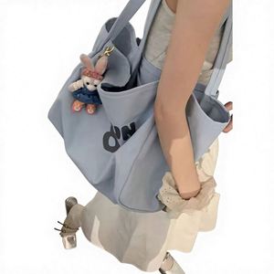 Sac fourre-tout personnalisé pour femme en toile imprimée avec motif lettres tendance, idéal pour ordinateur portable et usage extérieur - Product Image 3