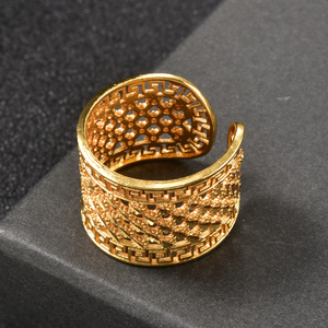 Anillo de compromiso clásico y moderno con filigrana geométrica abierta de cobre chapado en oro de 18 quilates con diseño floral para mujer, ideal para bodas. - Product Image 4