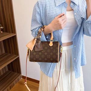 Túi xách nữ da thật cao cấp hàng hiệu, thiết kế thời trang, có khóa kéo, chất liệu PVC lót trong, kiểu dáng cầm tay tiện lợi. - Product Image 2