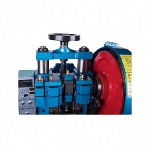 Petite presse de bureau à double colonne, équipement hydraulique pour le travail du fer et presse à colonnes - Product Image 5