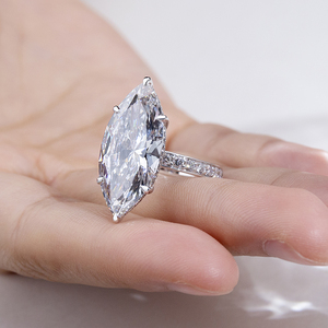 แหวนเพชรเมอร์ควิสทรงเหลี่ยม 18k รุ่น MSR-2118 จาก Messi Jewelry แหวนหมั้นเพชรเลี้ยงในห้องปฏิบัติการ - Product Image 5