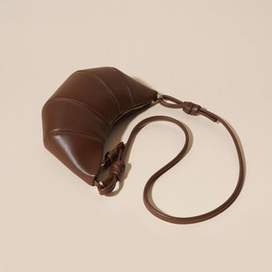 A hot-selling fashionable <b>handbag</b>, a large-capacity single-shoulder crossbody bag that is both stylish and simple - Product Image 4