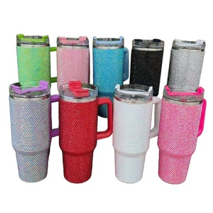 Vaso Térmico de Acero Inoxidable con Aislamiento al Vacío, con Asa y Tapa, de 40oz, con Diseño de Diamantes de Imitación - Product Image 1