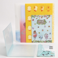 Carpeta de Presentación en Forma de L Personalizada AWG-F-005610 de Artworldgift, Material PP con Botón a Presión, Incluye Bolsillos para