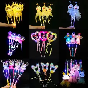 Stili multipli bambini Cartoon Star Ball Glow Magic Wand Doll Light Up Toys Led lampeggiante