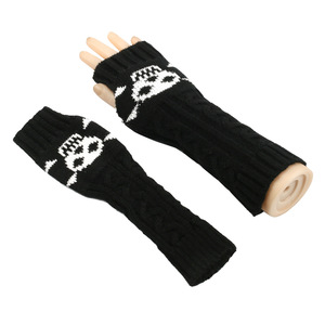 Mitaines en tricot à motif crâne gothique – Gants longs sans doigts avec capuche et masque facial détachables – Gants thermiques en acrylique à motif squelette pour Halloween - Product Image 3