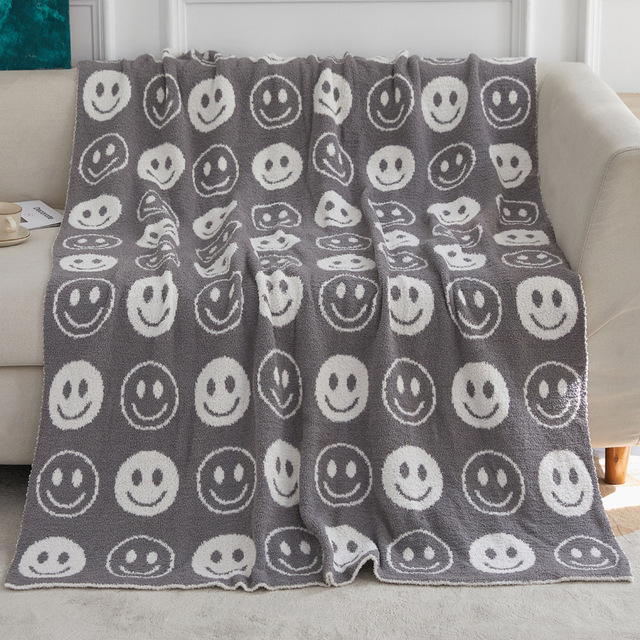 Half Plush Cloud Velvet Blanket Smile Knitted Jacquard Throw Sofa Feather Yarn Blanket for Holiday Gift Supplies