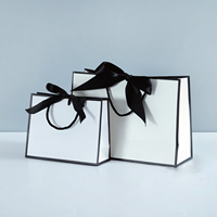 Sacs en papier gaufré de luxe personnalisés, style carte blanche, en carton ivoire, recyclables, pour cadeaux, bougies artisanales numériques, avec ruban, en gros